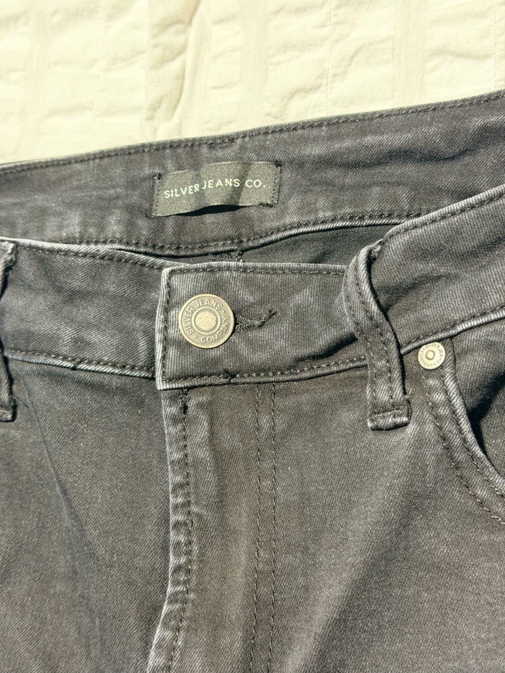 Silver jeans Co. black straight leg jeans washed black Womens size 34